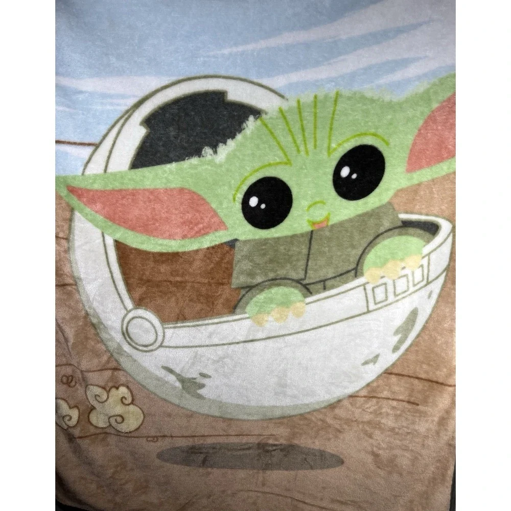 The Mandalorian Baby Yoda Disney Star Wars 48X38 Fleece Plush‎ Throw Blanket